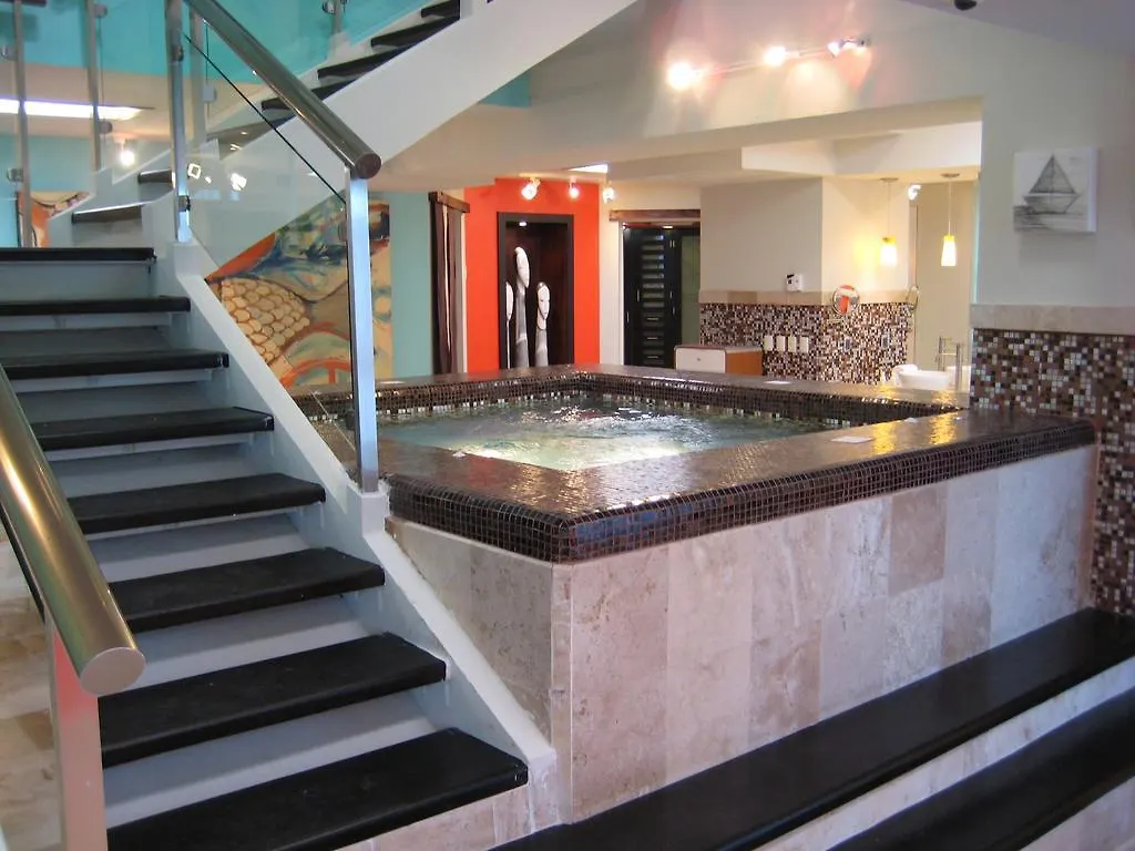 Проживание в семье Armar House, All-Inclusive Канкун
