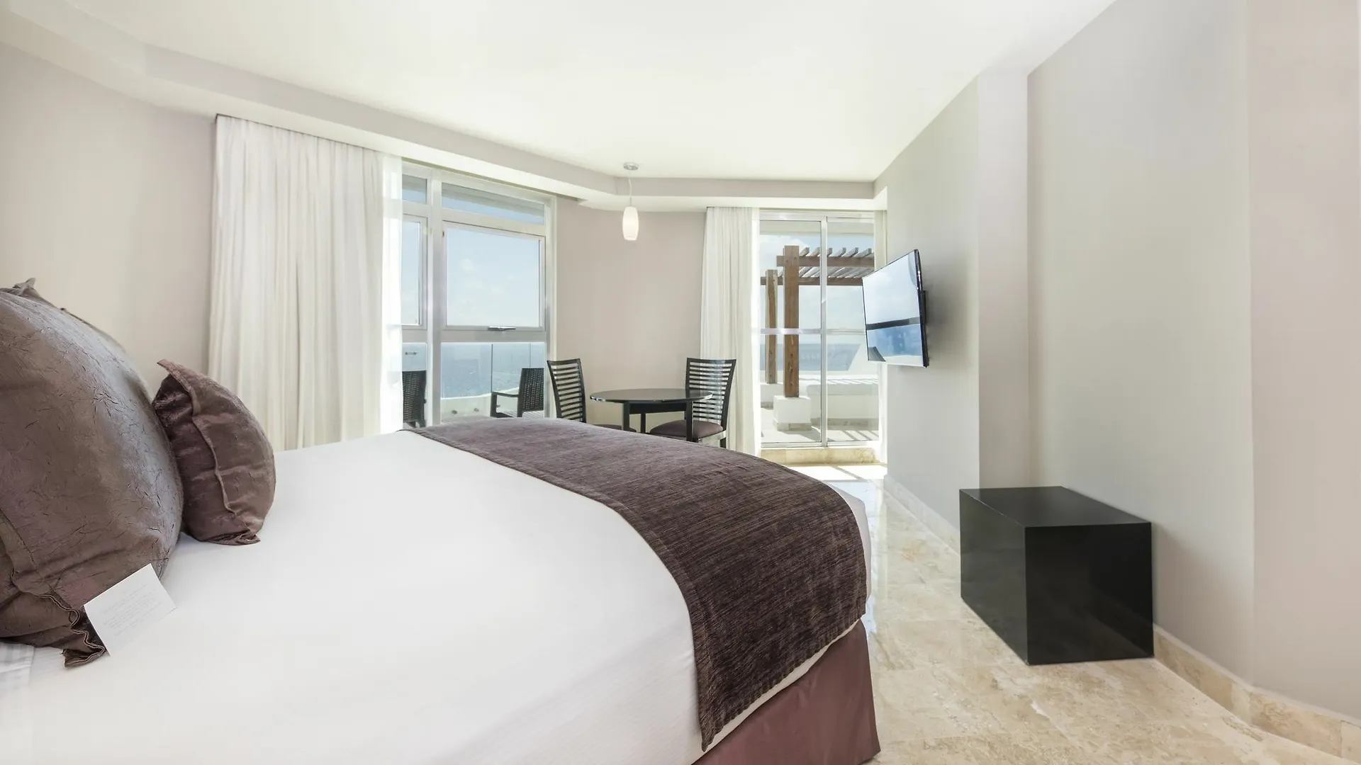 Armar House, All-Inclusive Cancun